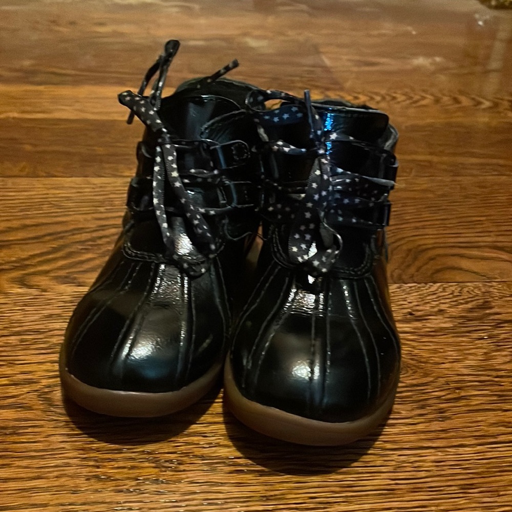 Ugg shearling lined boots! Little girl size 9